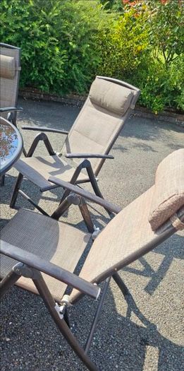 Garden furniture round table and 5 chairs.