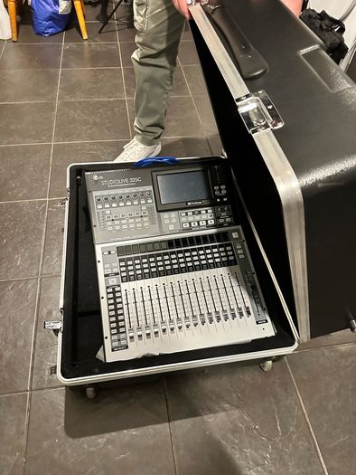 Presonus Studiolive 32SC: 32 Channel Digital Mixer