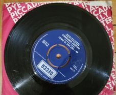 Engelbert Humperdinck Am I That Easy To Forget 7 inch Vinyl Single Decca F 12722 1968