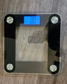 Digital weighing scales