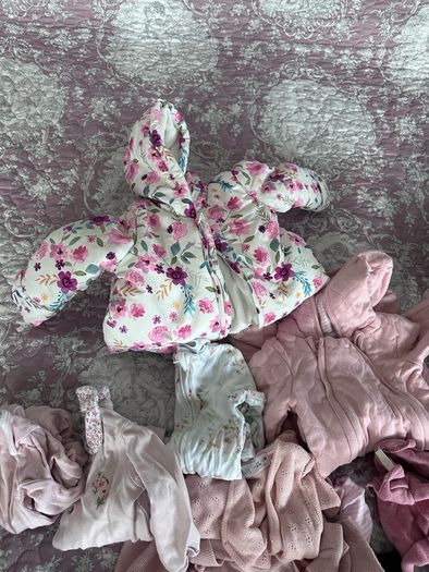 Baby girl wardrobe outfits 0-3 m snow onesies babygrows vests tops dresses hats blankie