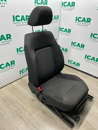 2011 Volkswagen Polo Front Seats