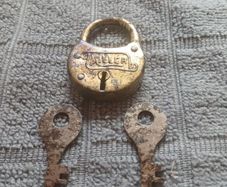 Vintage Muller Padlock & Keys