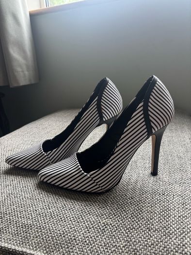 2 pairs black heels size 5