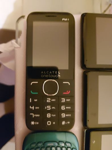 25 Mobile phones in very good cosmetic condition but have no Batterys