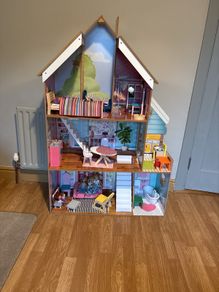 Kid craft doll house