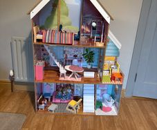 Kid craft doll house