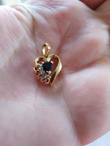 18 CT Gold pendant with Natural Sapphire and  diamonds