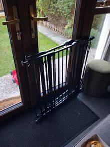 Free stair gates