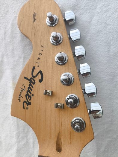 LEFT HANDED Squier Affinity Strat + Marshall Amp Bundle