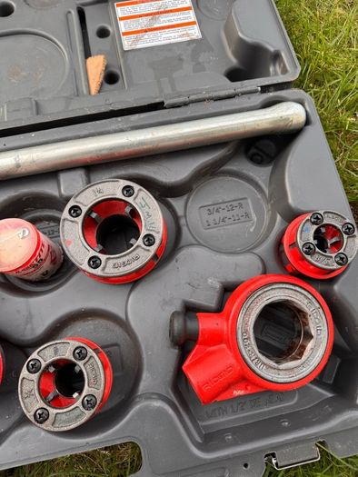 Rigid pipe threading set