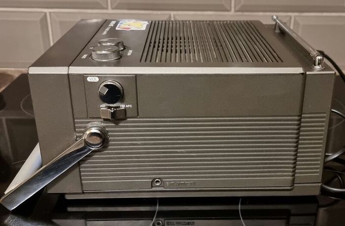 Portable TV - Inno-hit TV 128, Made in Korea, 1995.