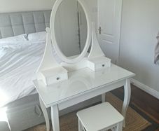 vanity make up table - ikea