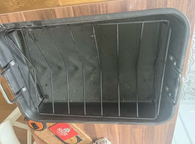 roasting tray and cake tin