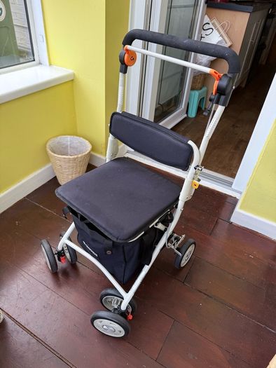 Folding Rollator, Walker with Seat and Basket,  Mobiclinic Coliseo