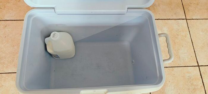 Rubbermaid Cooler box