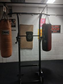 Power Tower / pull ups / sit ups