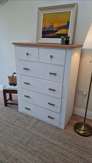 Beautiful 5 Drawer Chest of Drawers with Natural Wood Top