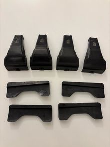 Thule Fit Kit (145019): rubber pads and brackets for a Renault Captur (First Gen, Years 2013 to 2019).