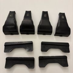 Thule Fit Kit (145019): rubber pads and brackets for a Renault Captur (First Gen, Years 2013 to 2019).