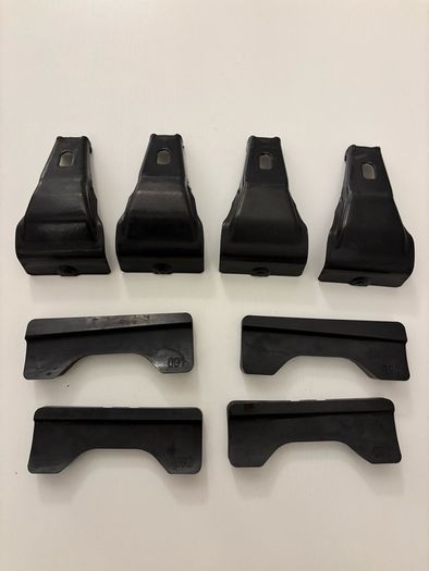 Thule Fit Kit (145019): rubber pads and brackets for a Renault Captur (First Gen, Years 2013 to 2019).
