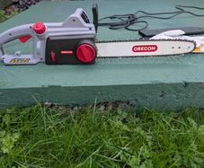 Oregon Electric Chainsaw (excellent condition)