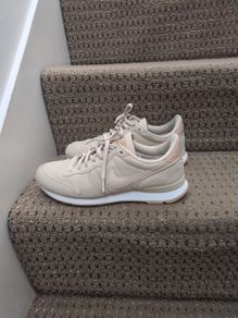 Nike trainers (almost new)