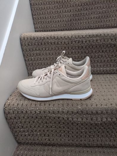 Nike trainers (almost new)
