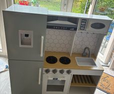 play kitchen and accessories