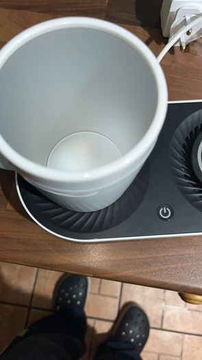 Desktop smart cup and charger