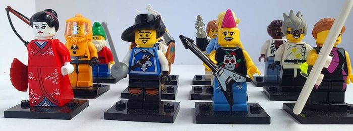 Lego Collectible MInifigures Series 4 (2011) 100% Complete