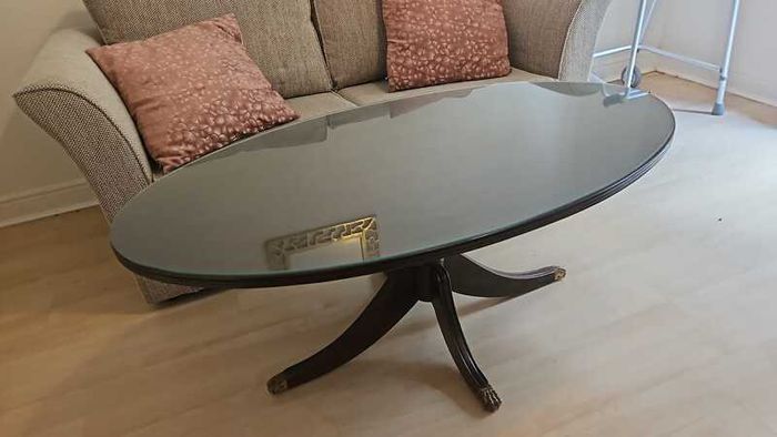 Oval coffee table