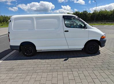 2003 Toyota hiace