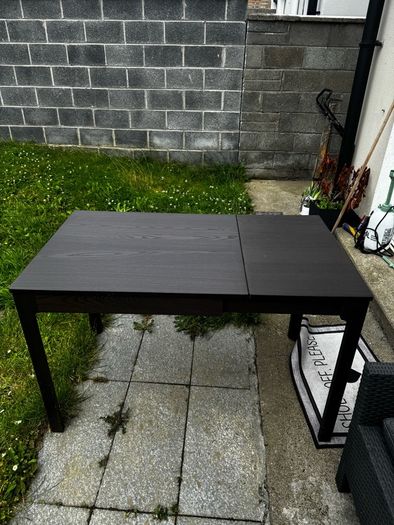 Extendable Dining Table with 2 Chairs