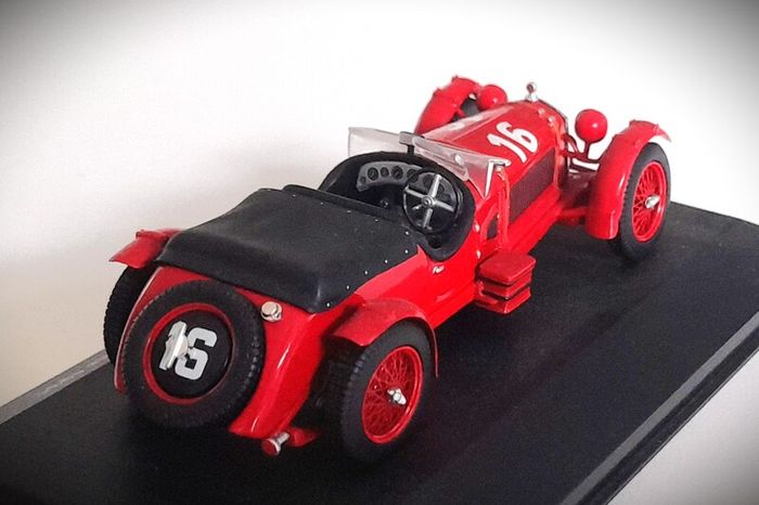 Diecast Model Le Mans Winning Alfa Romeo 8C 2300 Le Mans 1931 1st - IXO 1:43