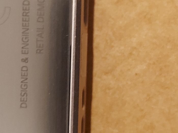 LG G6 mobile phone, 32GB, sim tray missing, excellent cosmetic condition otherwise