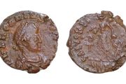 r Arcadius, 383-408 AD. AE 11mm 1g Victory Manus Dei Christogram