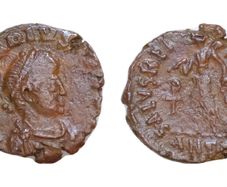 r Arcadius, 383-408 AD. AE 11mm 1g Victory Manus Dei Christogram