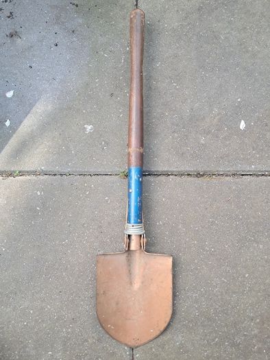 Japanese Folding Trench Shovel