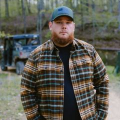 4 Luke Combs tickets Sunday 19th