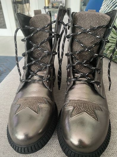 Boots Cinders Shoe Heaven size 40