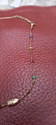 Vintage jewelry is sold individually for 5 to 10 euros