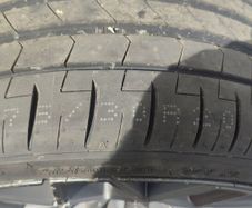 275/30 R20
