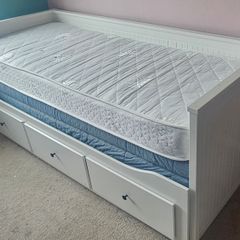 IKEA Hemnes day-bed, white, 3 drawers, 3 mattresses included
