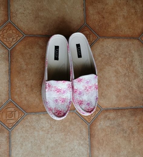 Retro Style Slip On Shoes size 6