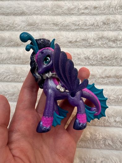 Spin Master Hatchimals Pixies Riders Black Glitter Lily and Seastallion Glider only approx. 9 cm. Used please see photos