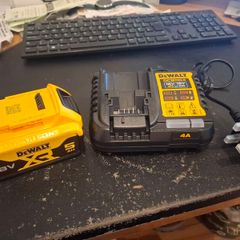 New 5AH Dewalt Battery & Charger