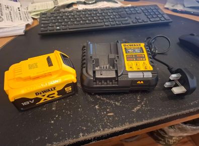 New 5AH Dewalt Battery & Charger
