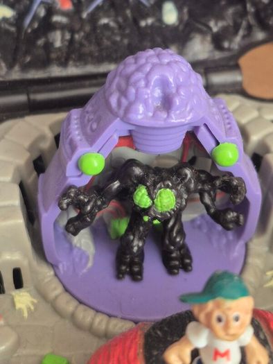 Mighty Max Arachnoid Playset + shrunken head