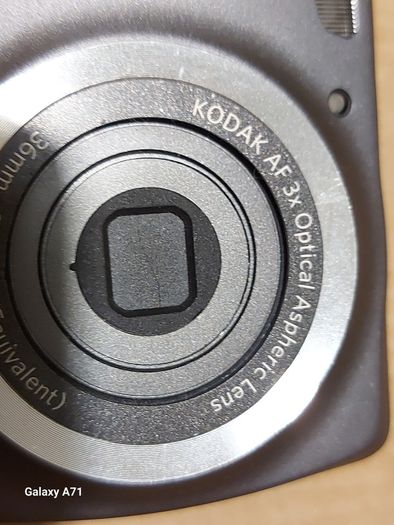 Kodak Easyshare M530 12 MP Digital Camera with 3x Wide Angle Optical Zoom and 2.7-Inch LCD